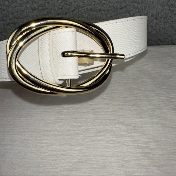 Time and Tru Accessories Womens 2X White 33MM Twisted Buckle 48" Belt NWT - Picture 2 of 5